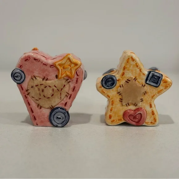 Pfaltzgraff Crafty Christmas Figurine Salt and Pepper Shakers - Picture 1 of 7